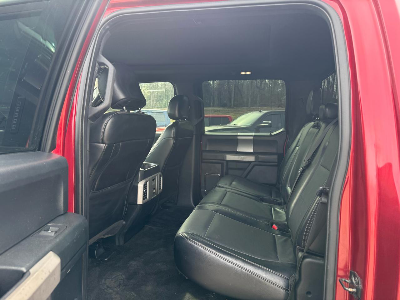 Ford F-150 4WD SuperCrew 145" Lariat 2015