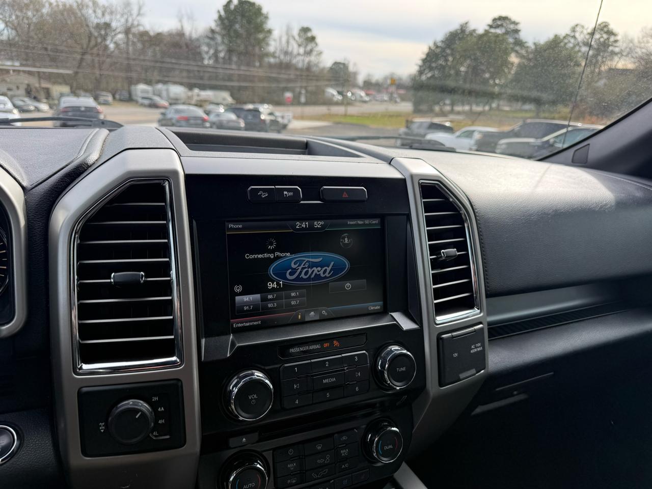 Ford F-150 4WD SuperCrew 145" Lariat 2015