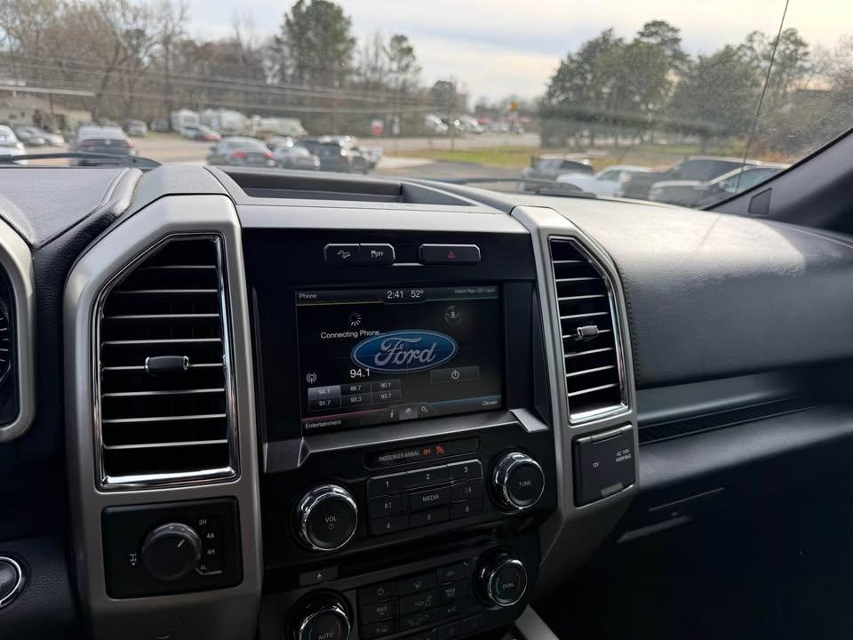 Ford F-150 4WD SuperCrew 145" Lariat 2015