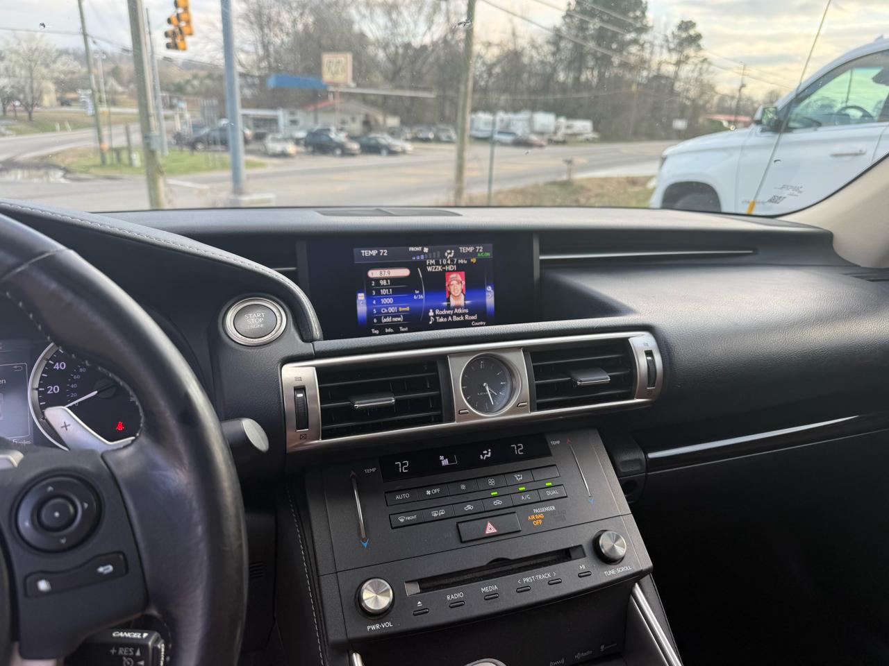 Lexus IS 200t 4dr Sdn 2016