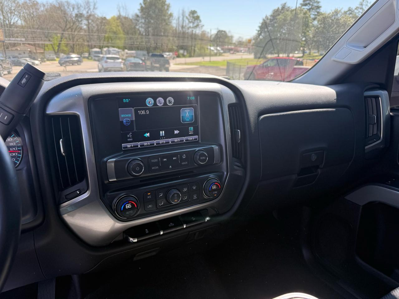 Chevrolet Silverado 1500 4WD Crew Cab 143.5" LT w/2LT 2015