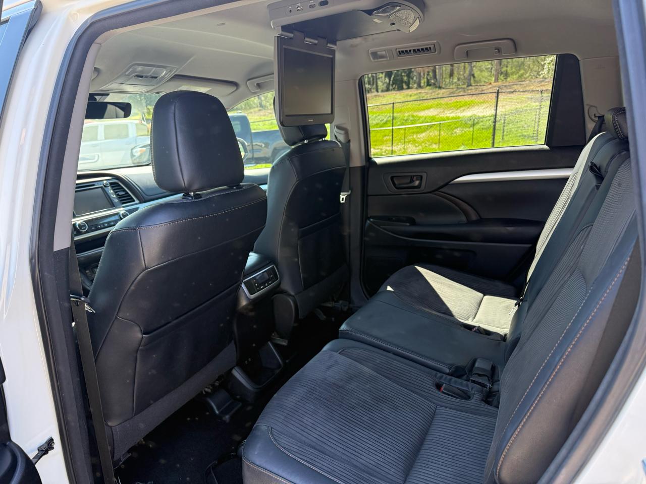 Toyota Highlander LE V6 FWD (Natl) 2017