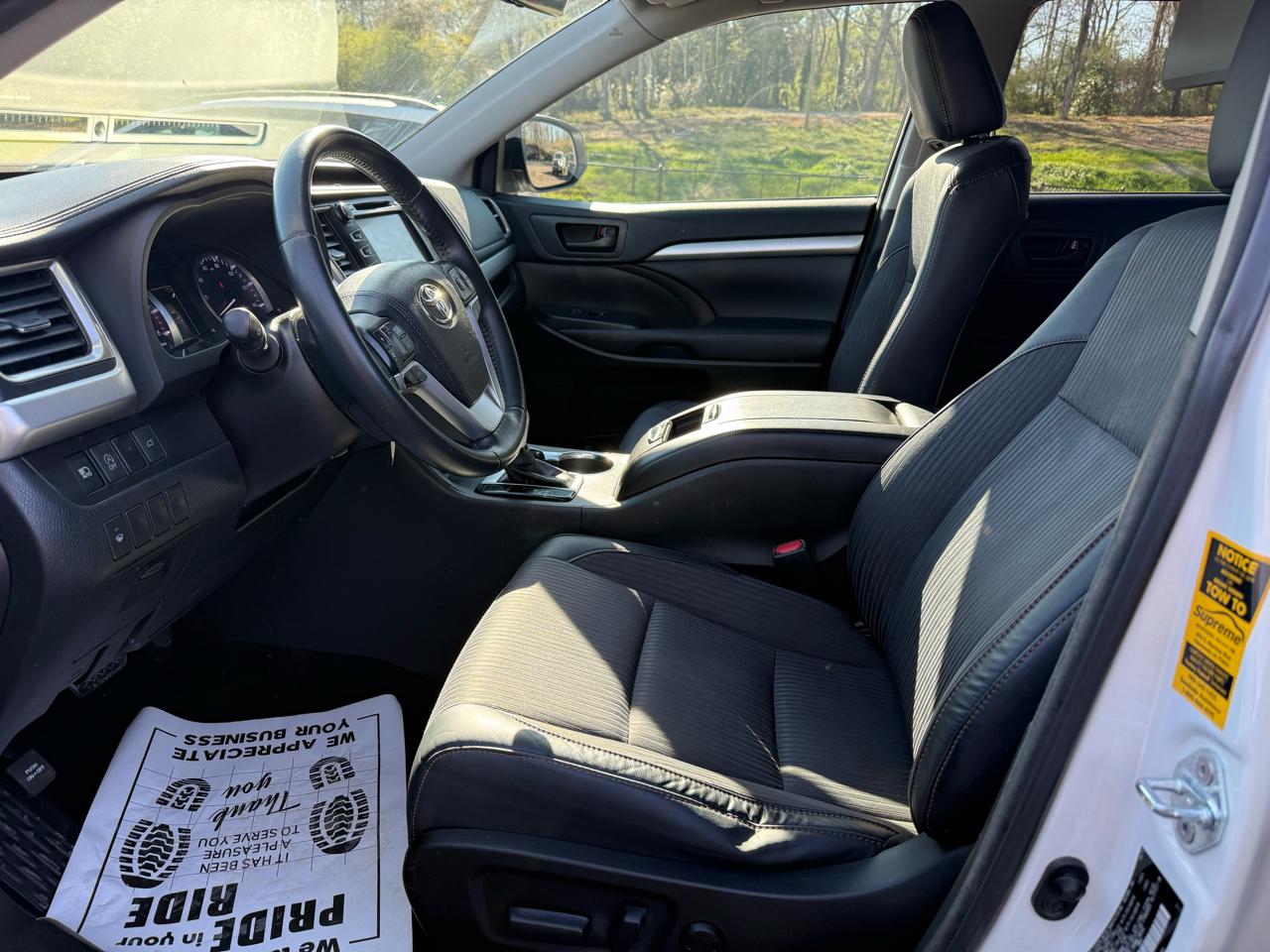 Toyota Highlander LE V6 FWD (Natl) 2017