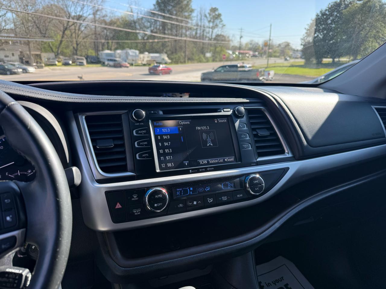 Toyota Highlander LE V6 FWD (Natl) 2017