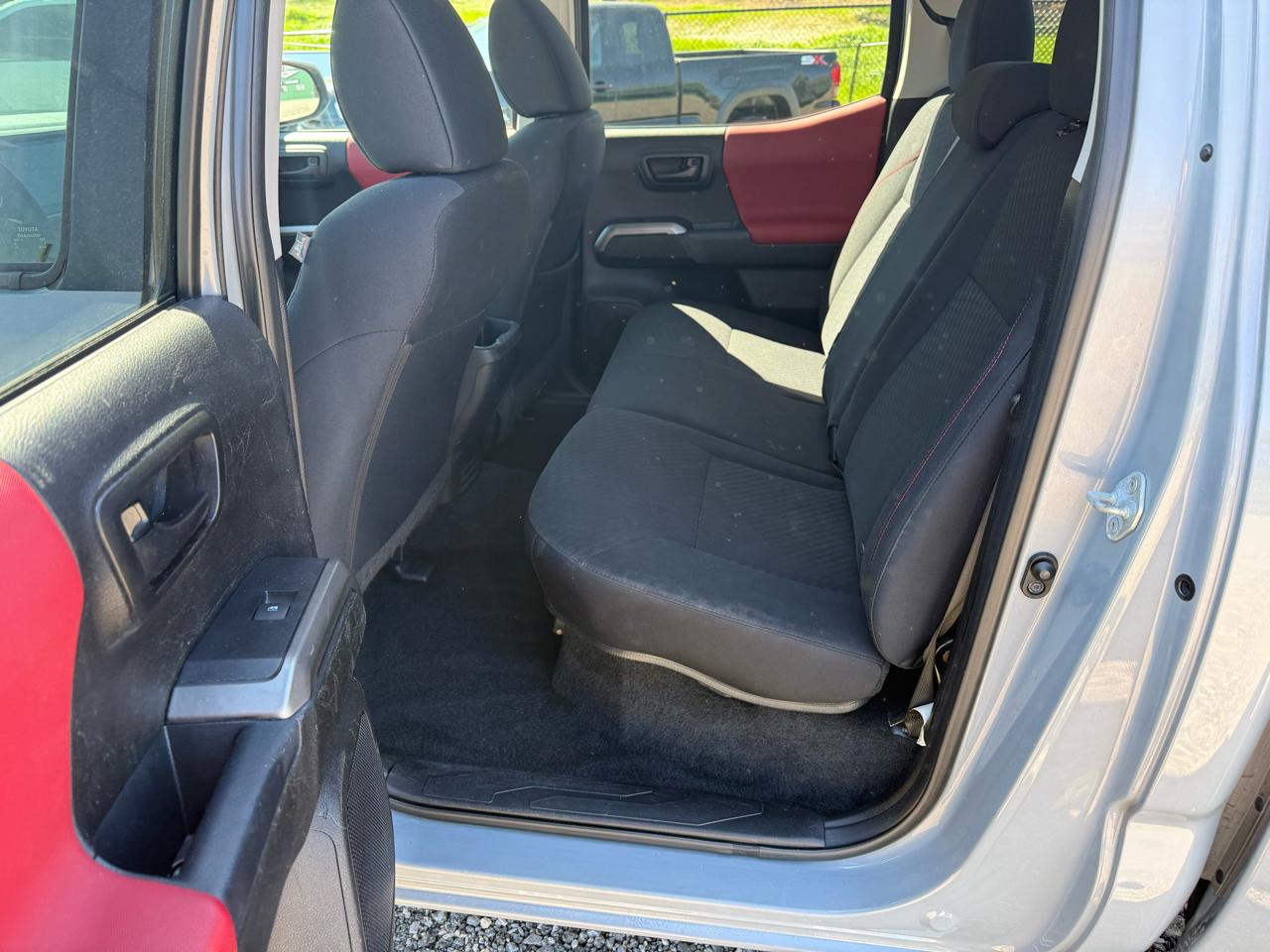 Toyota Tacoma 2WD SR5 Double Cab 5' Bed I4 AT (Natl) 2021