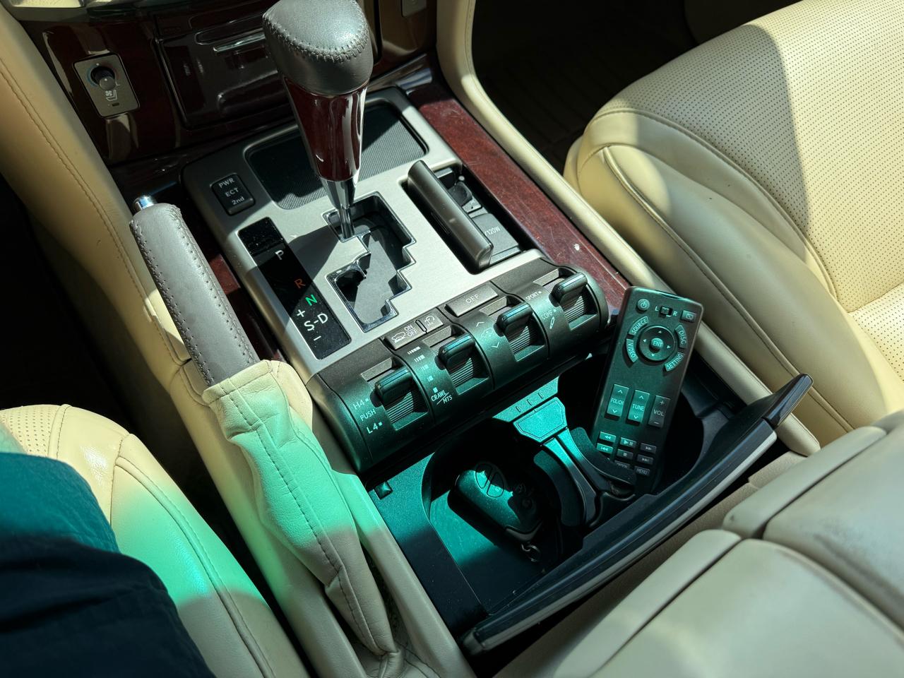 Lexus LX 570 4WD 4dr 2013