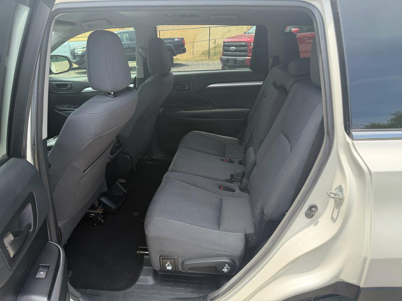 Toyota Highlander FWD 4dr I4 LE (Natl) 2015