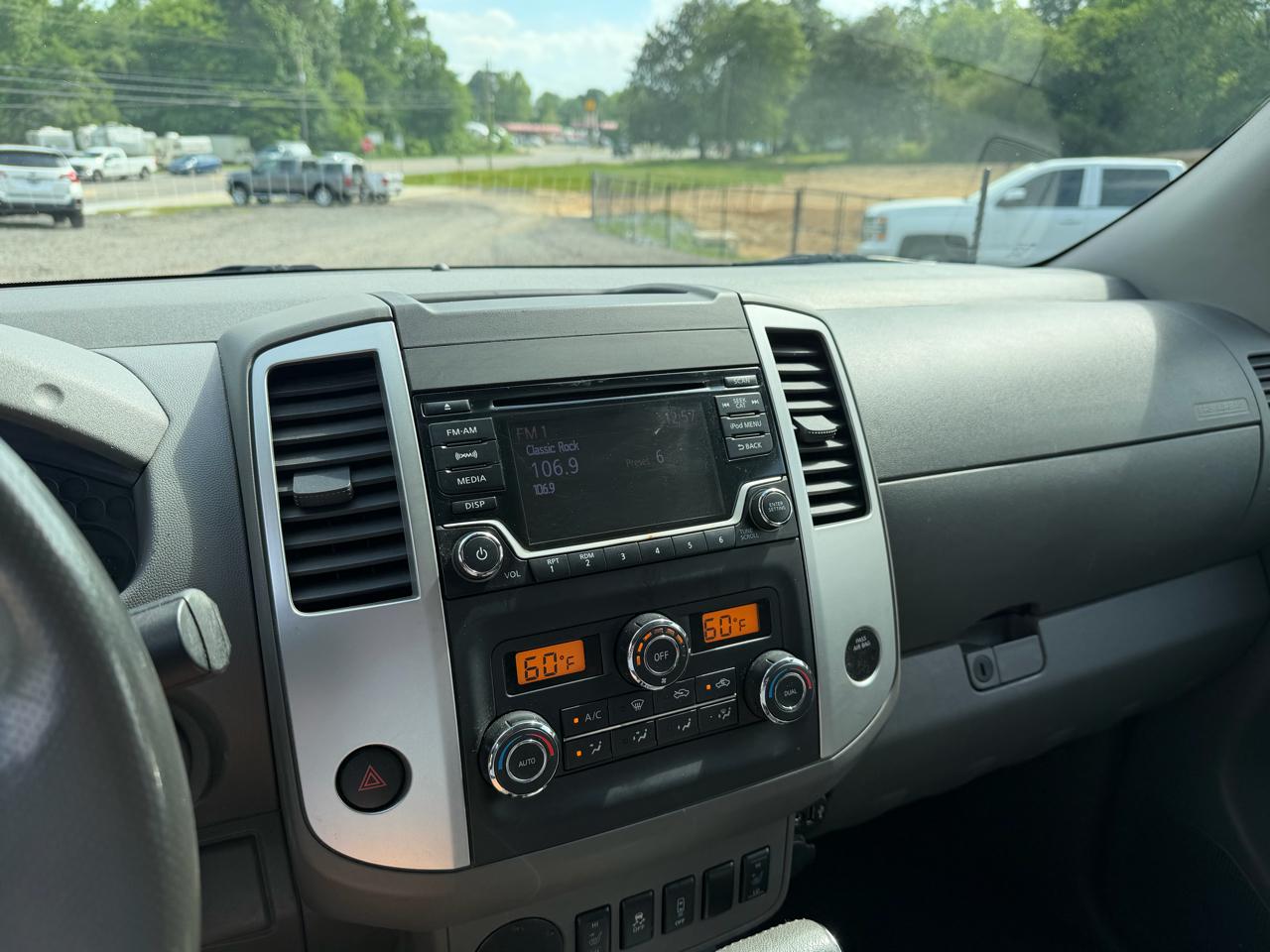 Nissan Frontier Crew Cab 4x2 SV V6 Auto 2018