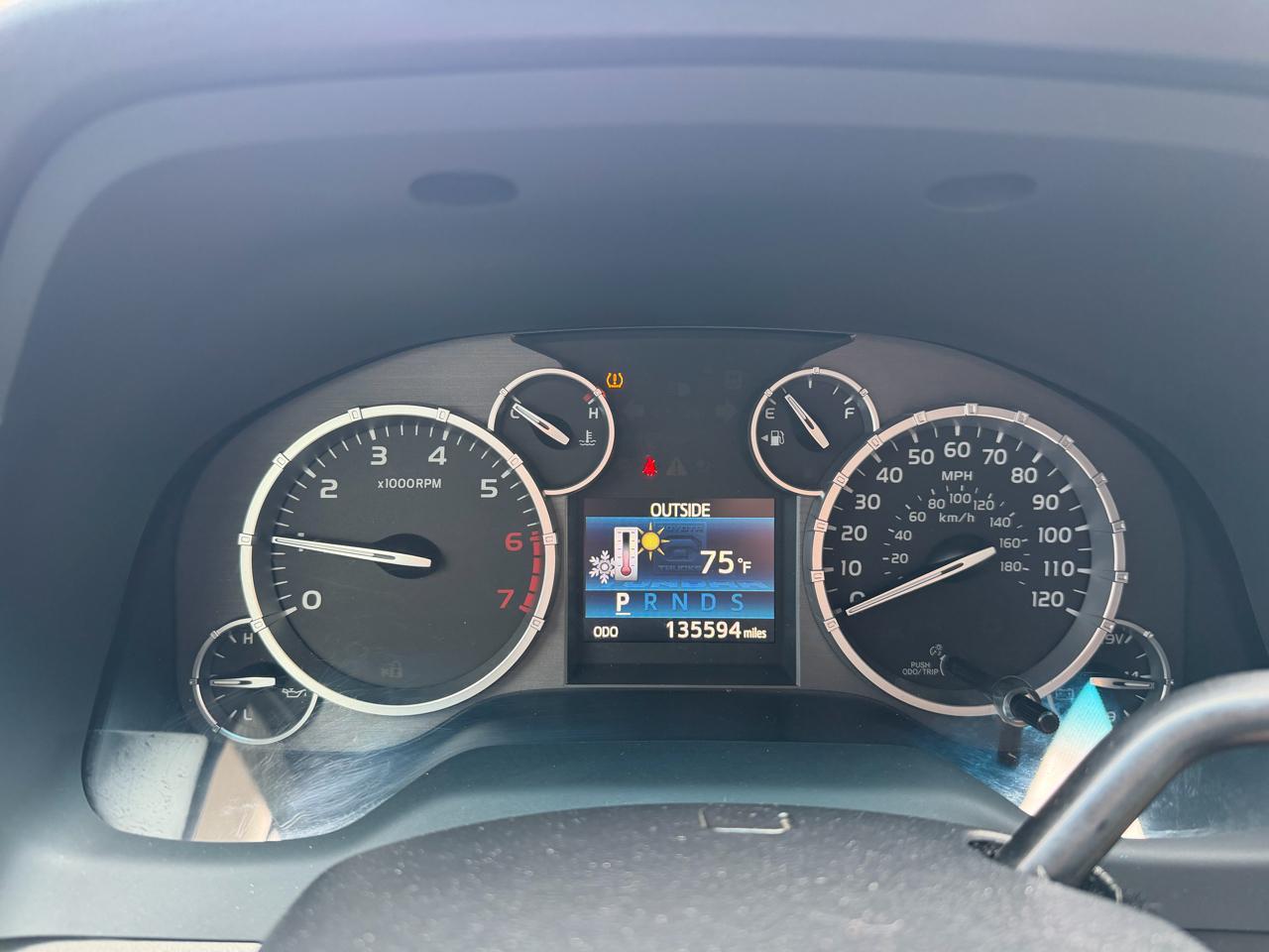 Toyota Tundra 2WD Truck Double Cab 5.7L V8 6-Spd AT SR5 (Natl) 2014