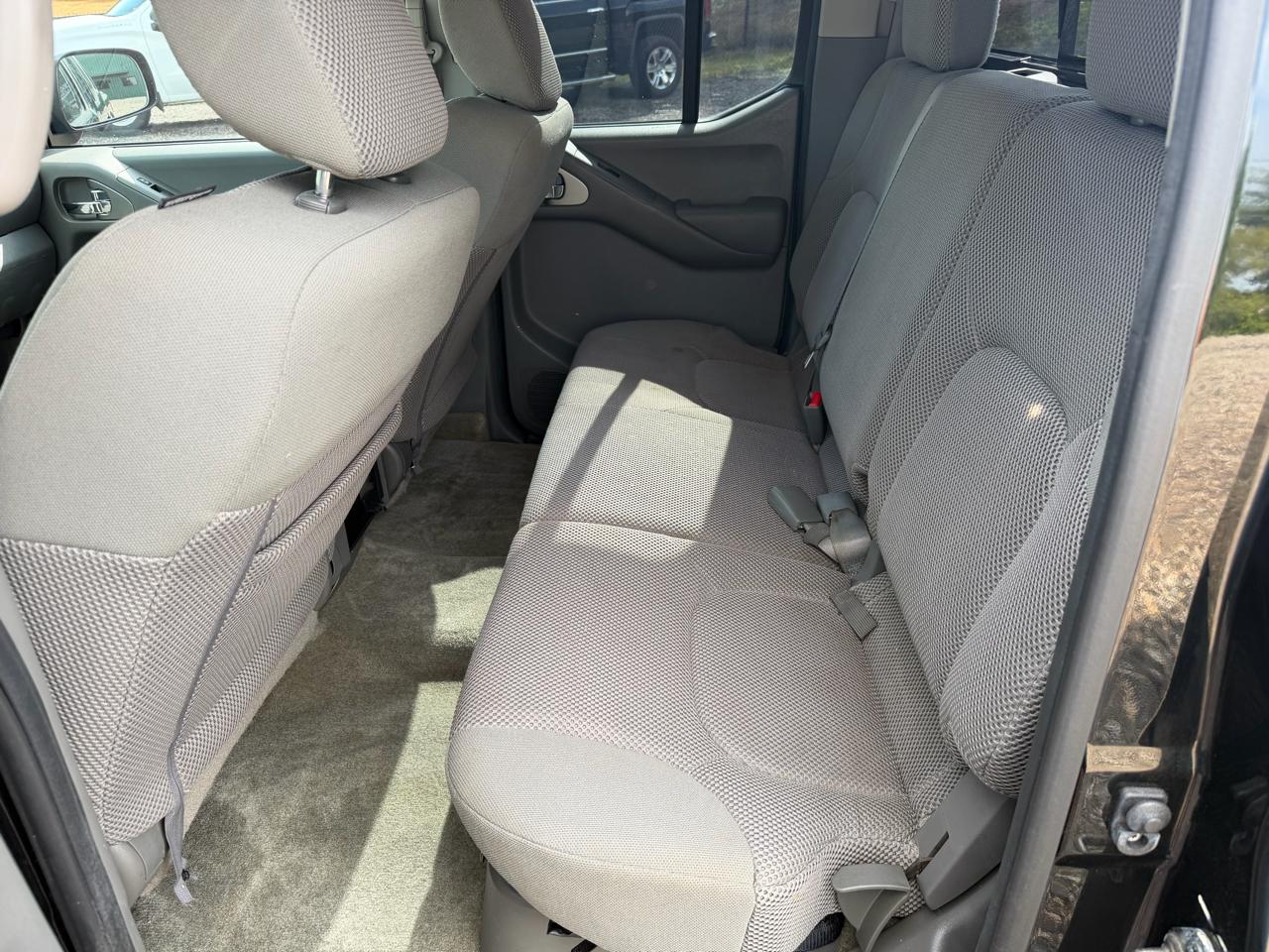Nissan Frontier 4WD Crew Cab SWB Auto SV 2015