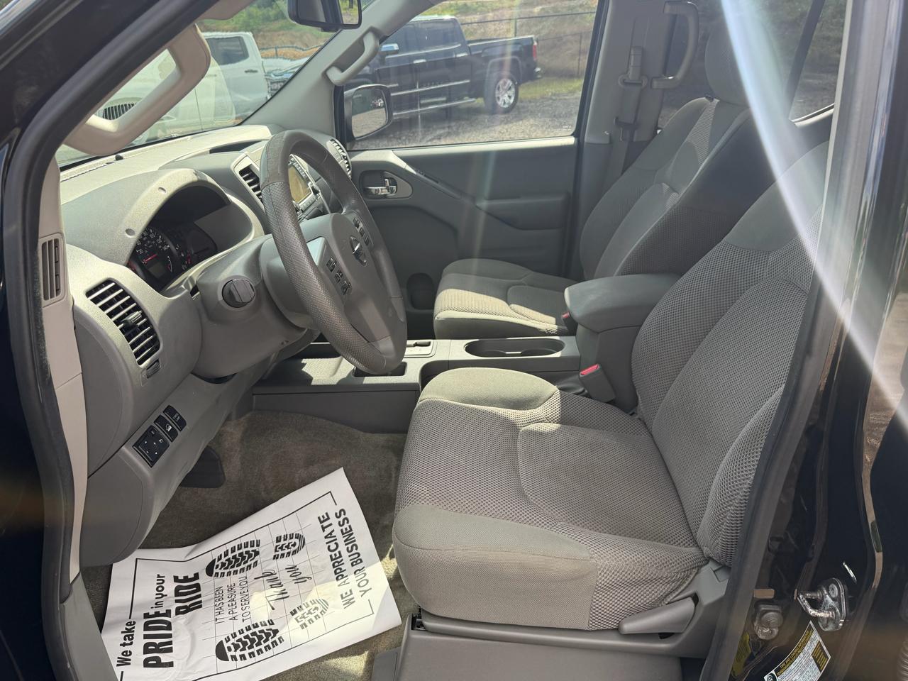 Nissan Frontier 4WD Crew Cab SWB Auto SV 2015