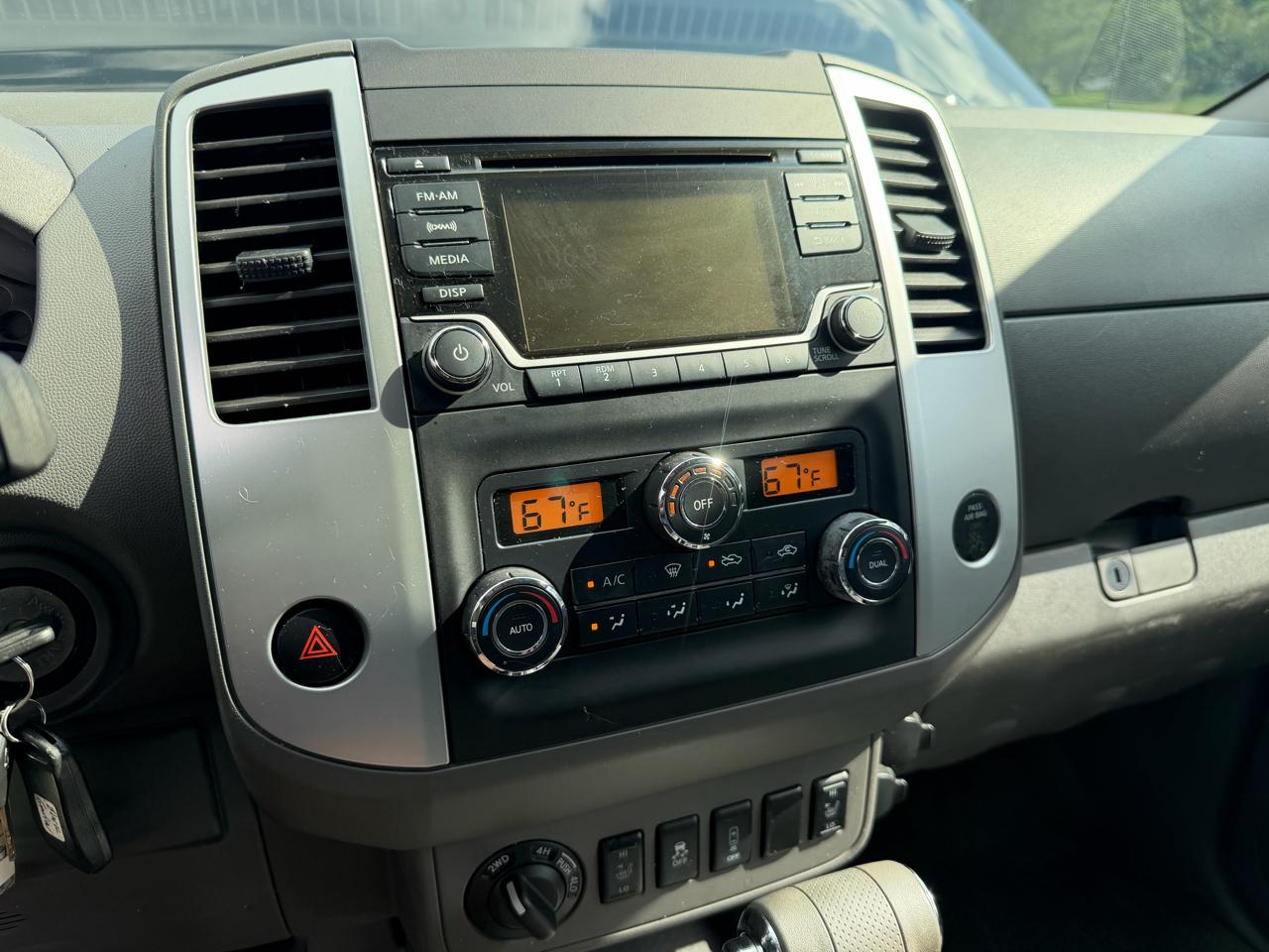 Nissan Frontier 4WD Crew Cab SWB Auto SV 2015