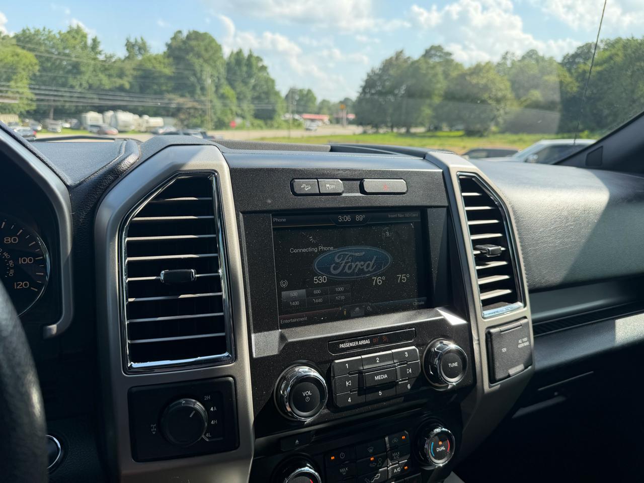 Ford F-150 Lariat SuperCrew 5.5-ft. Bed 4WD 2015