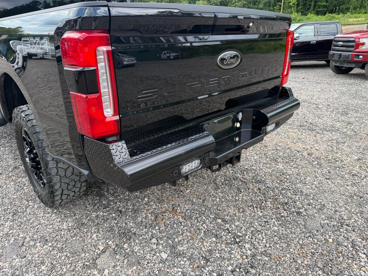 Ford Super Duty F-350 SRW Lariat 4WD Crew Cab 6.75' Box 2024