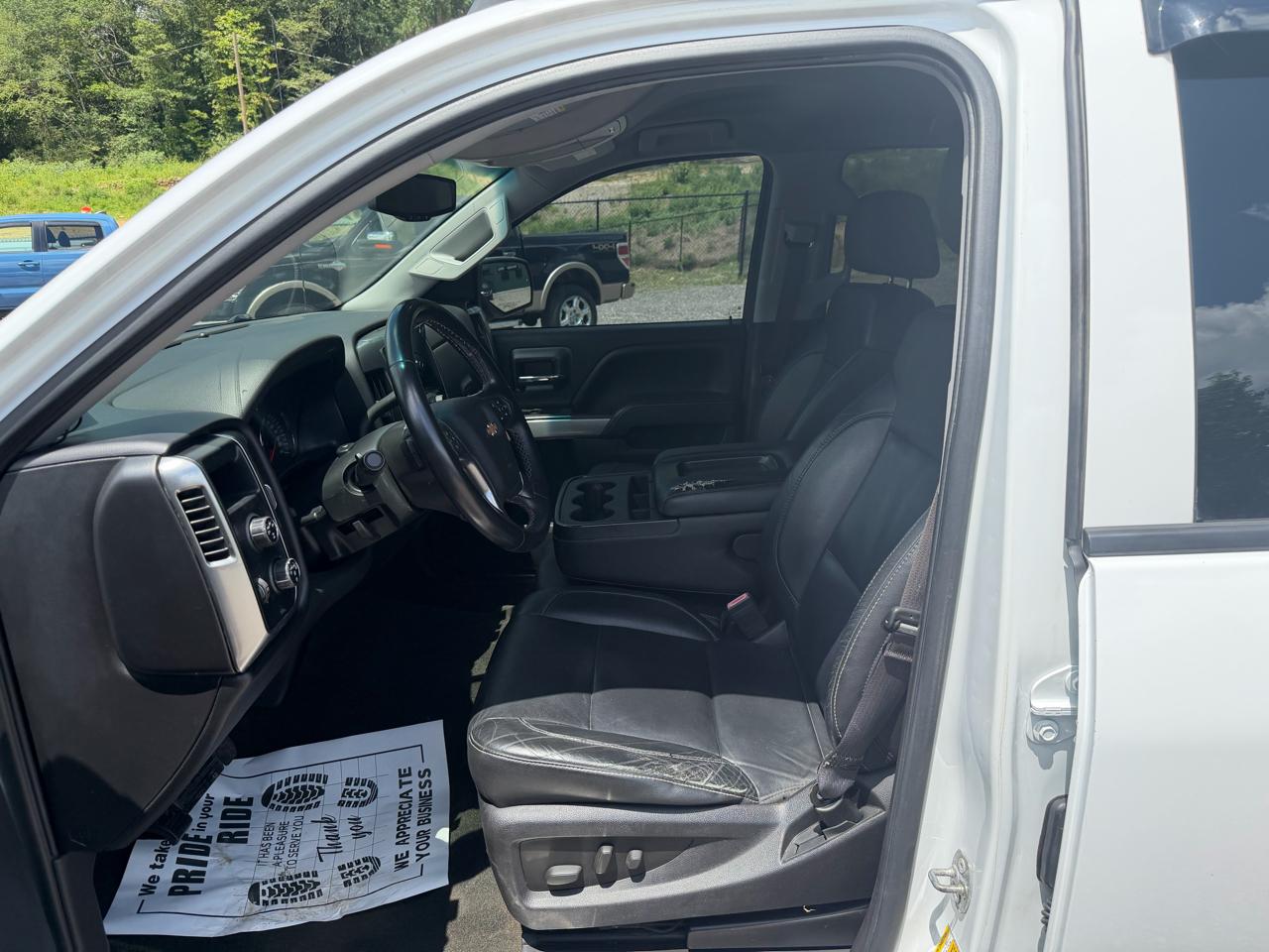 Chevrolet Silverado 1500 4WD Crew Cab 143.5" LT w/2LT 2015
