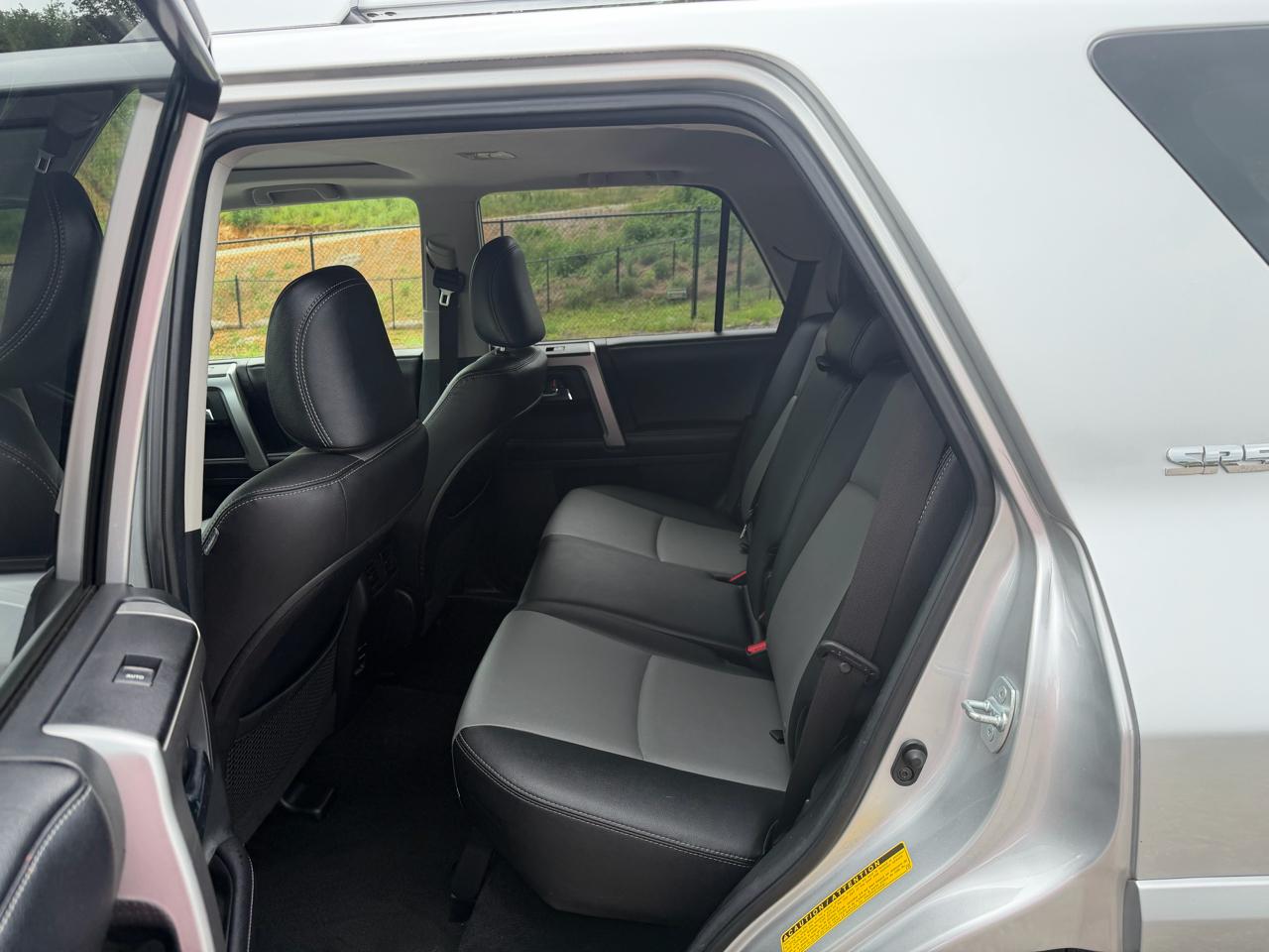 Toyota 4Runner SR5 Premium 2WD (Natl) 2017