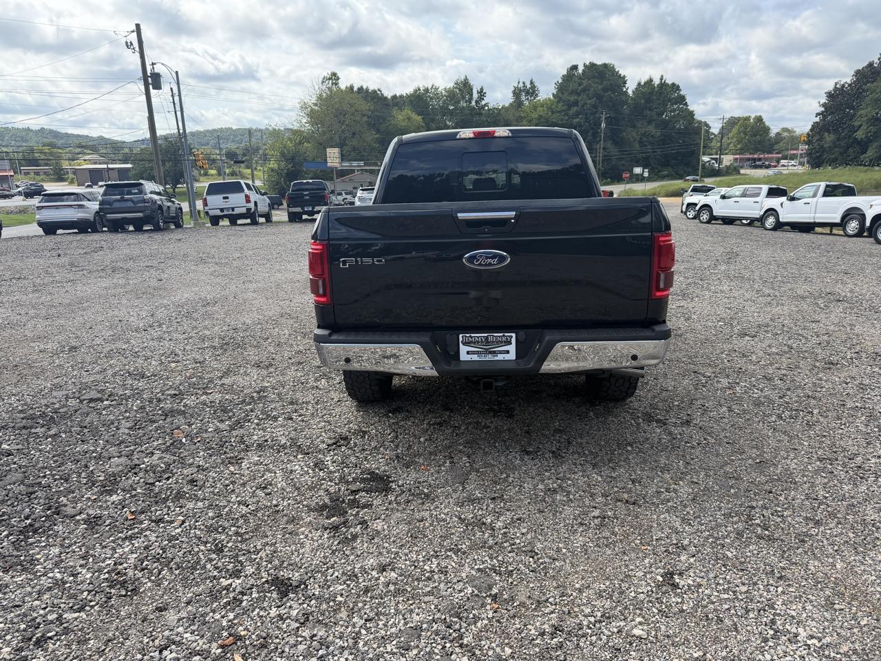 Ford F-150 4WD SuperCrew 145" Lariat 2015