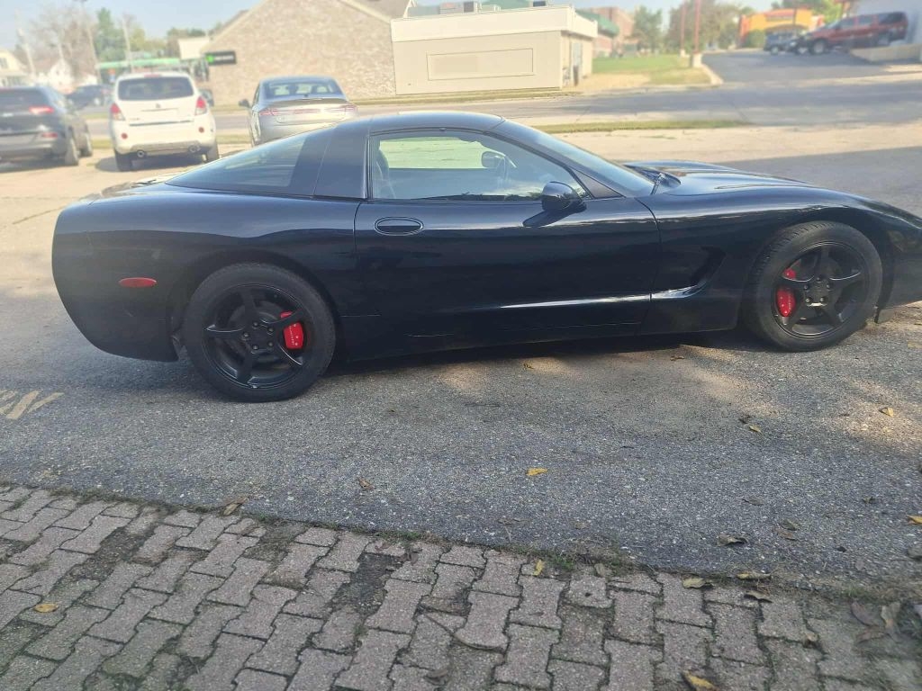 Chevrolet Corvette  2001