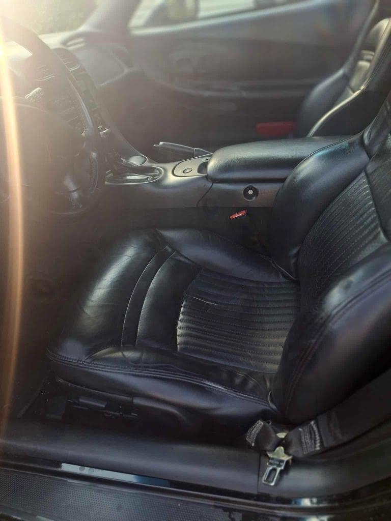 Chevrolet Corvette  2001