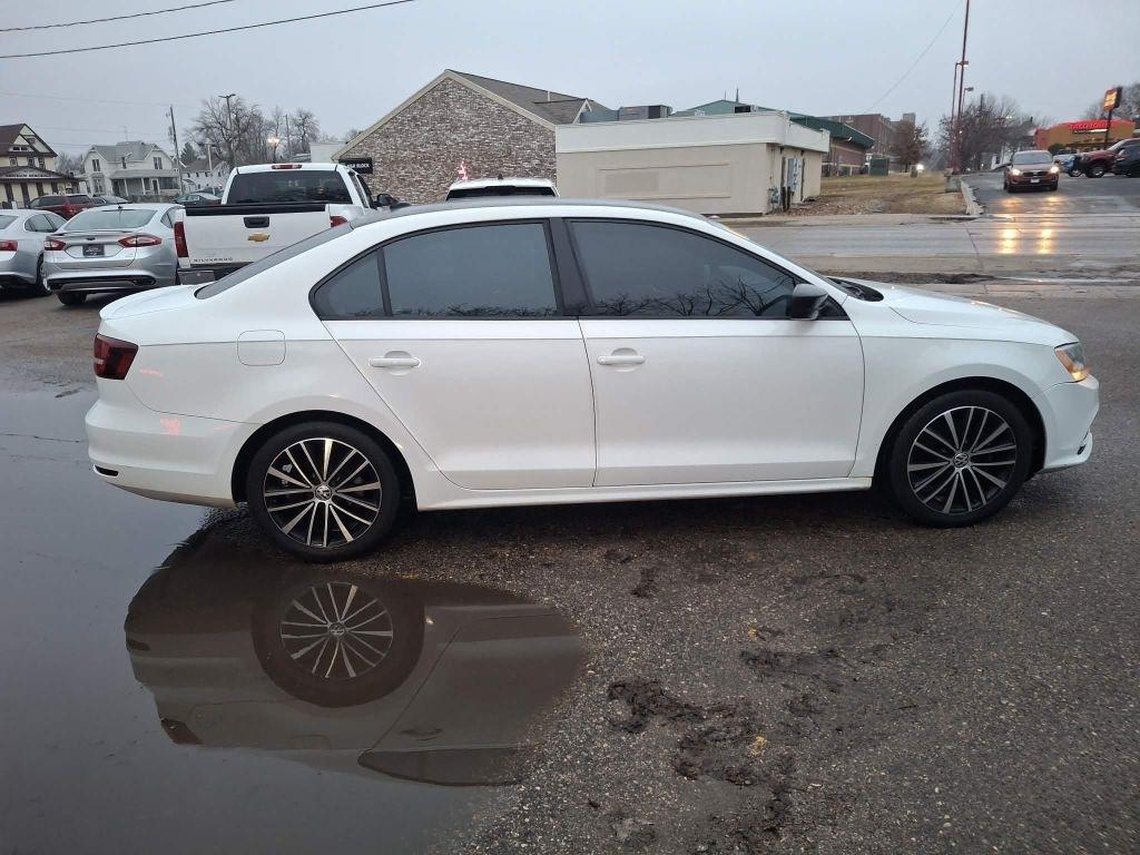 Volkswagen Jetta SE 6A 2016