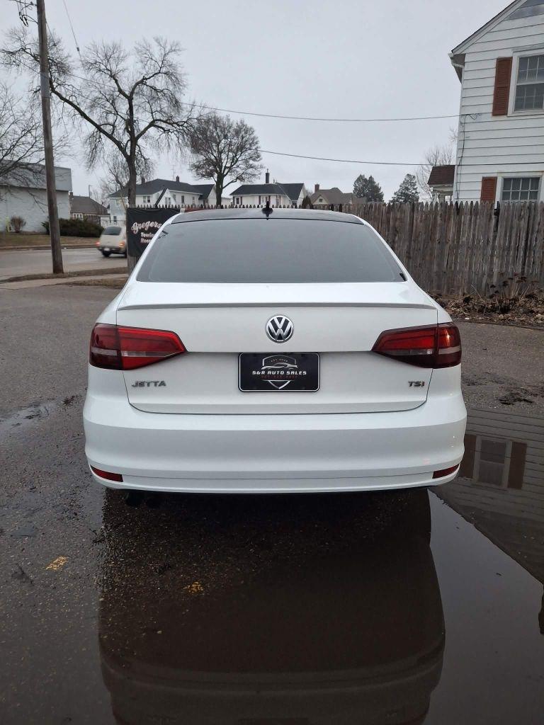 Volkswagen Jetta SE 6A 2016
