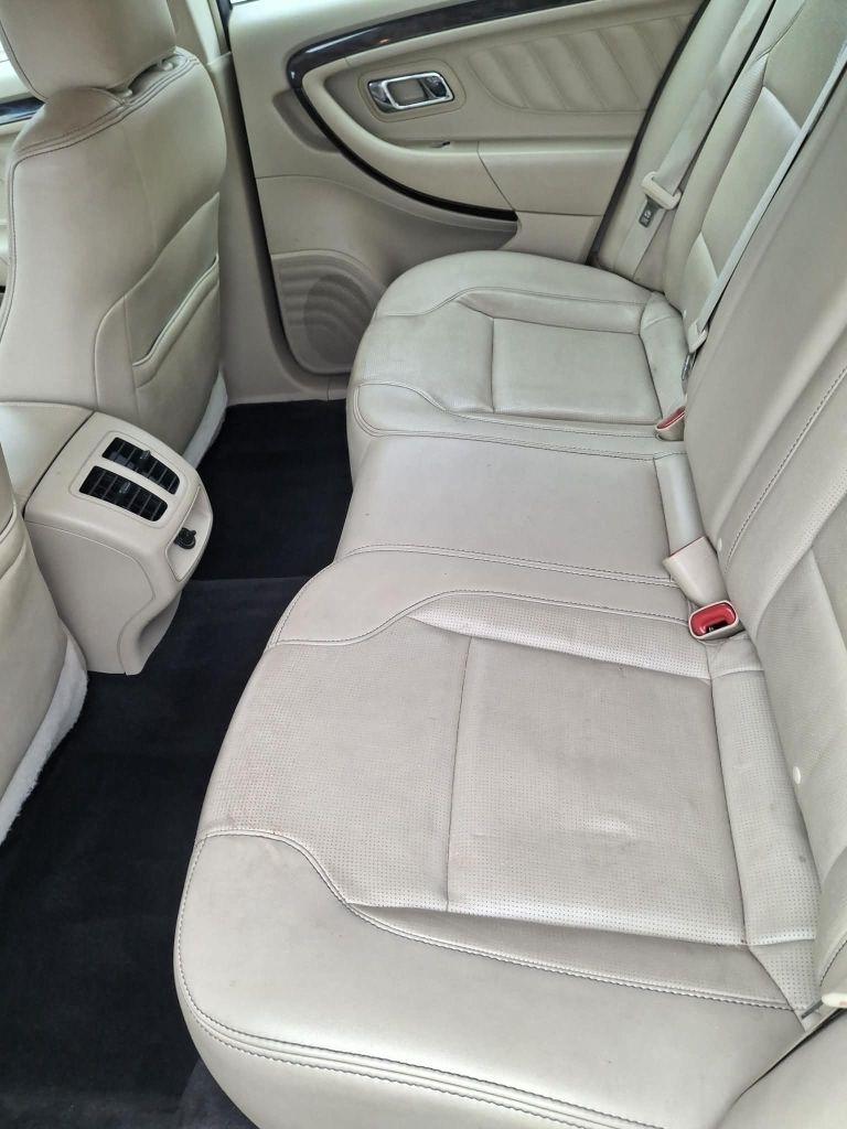 Ford Taurus Limited FWD 2013