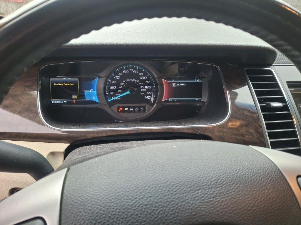 Ford Taurus Limited FWD 2013