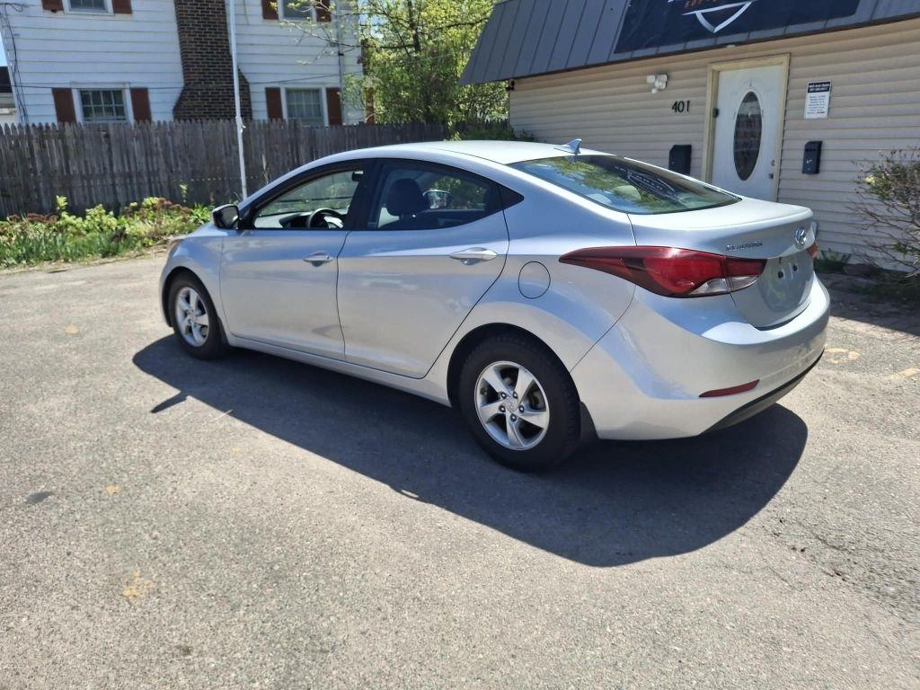 Hyundai Elantra SE 6AT 2015