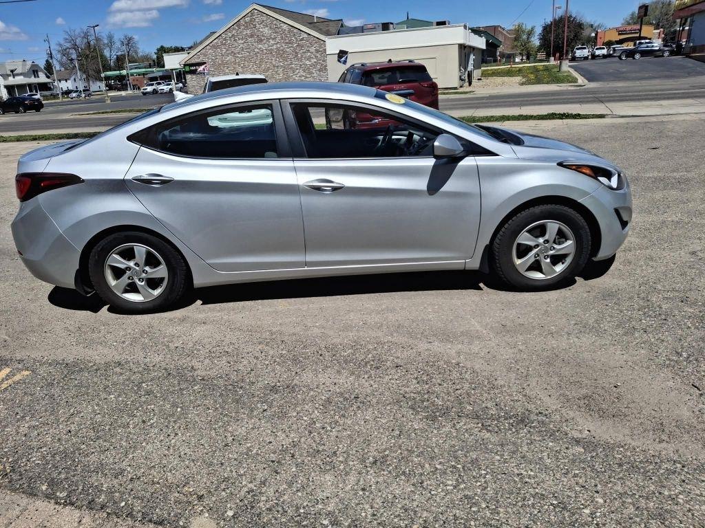 Hyundai Elantra SE 6AT 2015