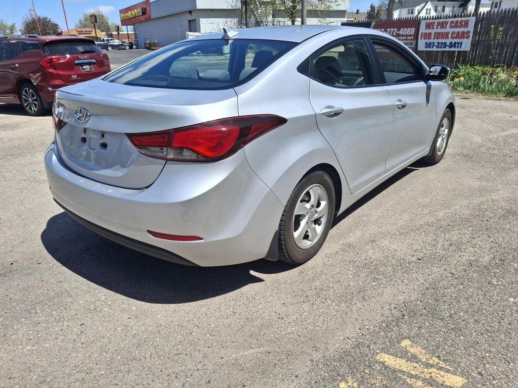 Hyundai Elantra SE 6AT 2015