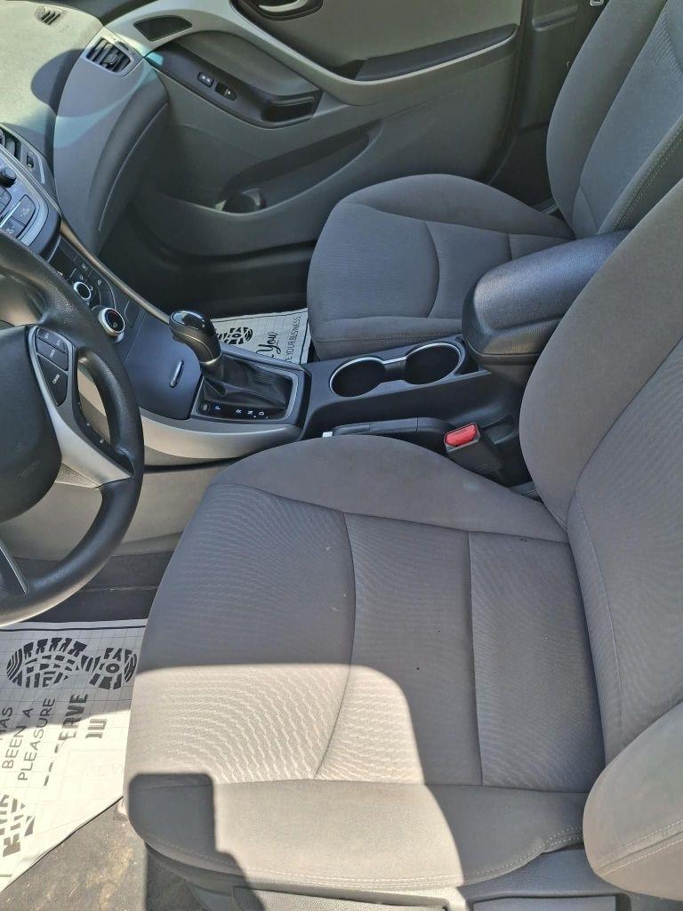 Hyundai Elantra SE 6AT 2015