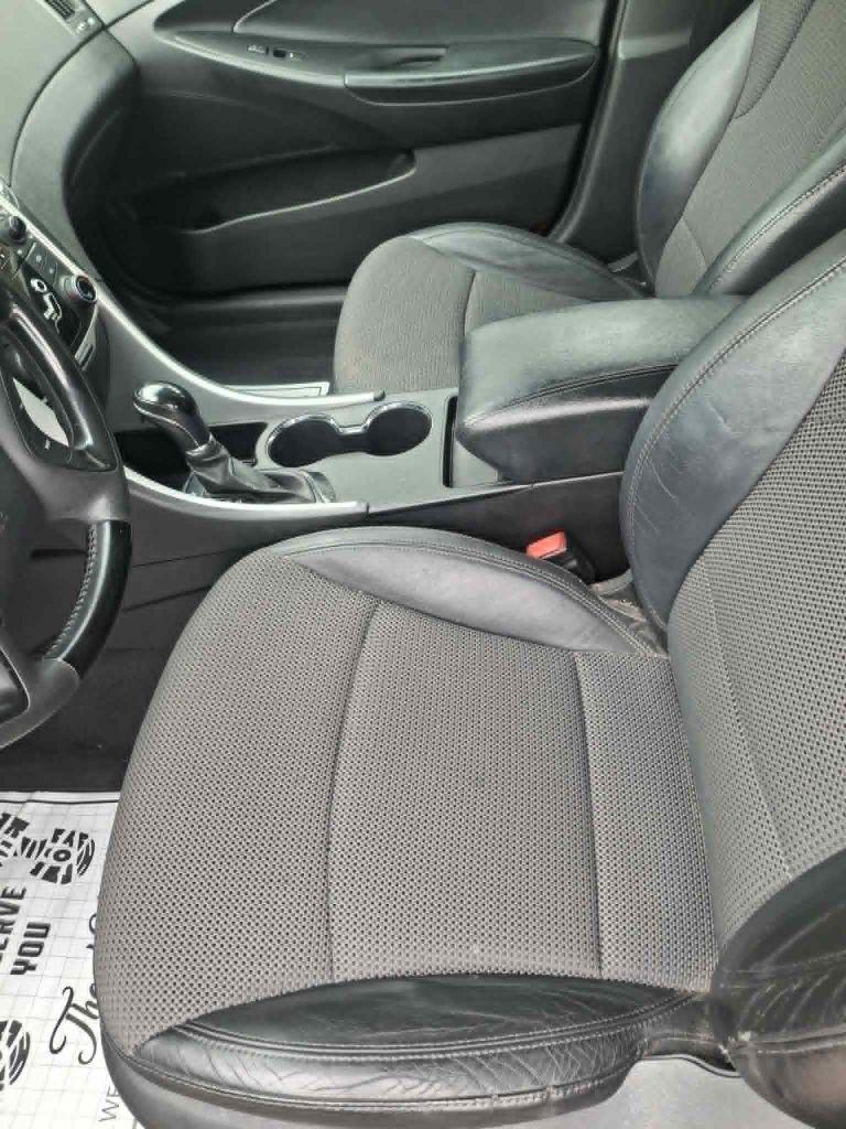 Hyundai Sonata SE Auto 2011