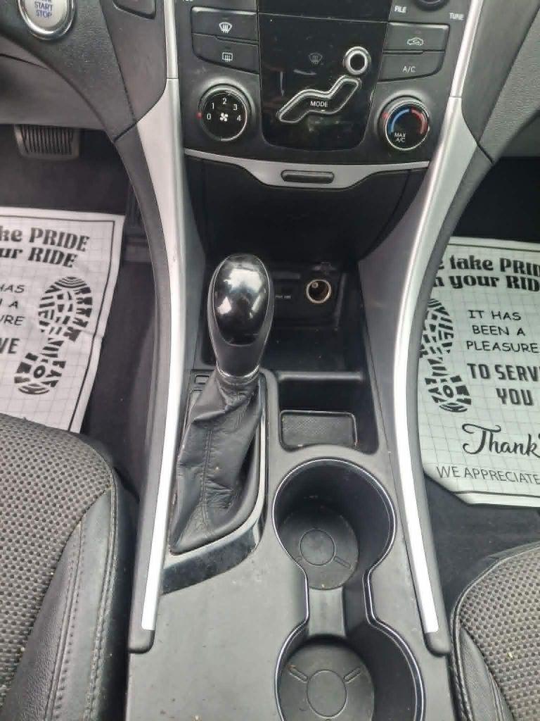 Hyundai Sonata SE Auto 2011