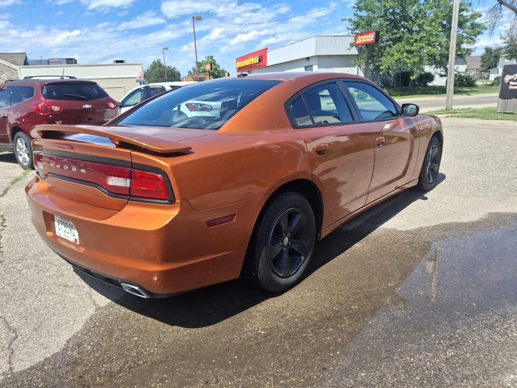 Dodge Charger SE 2011