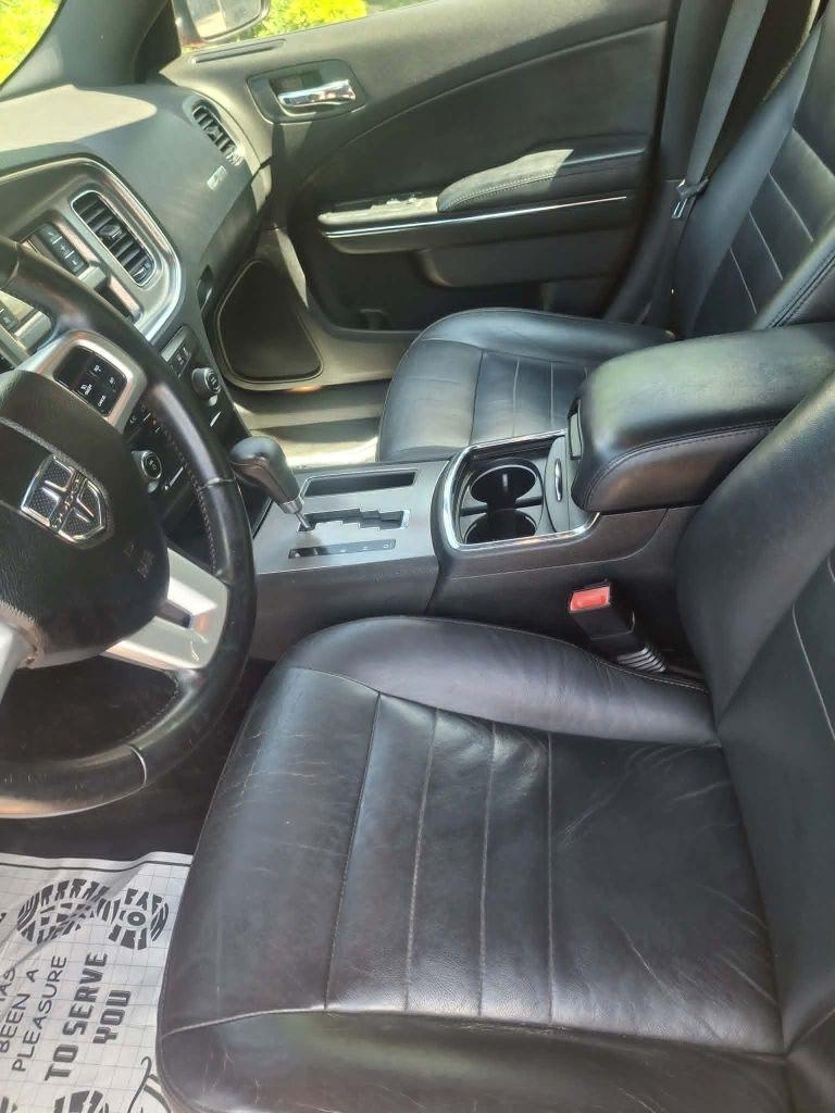 Dodge Charger SE 2011