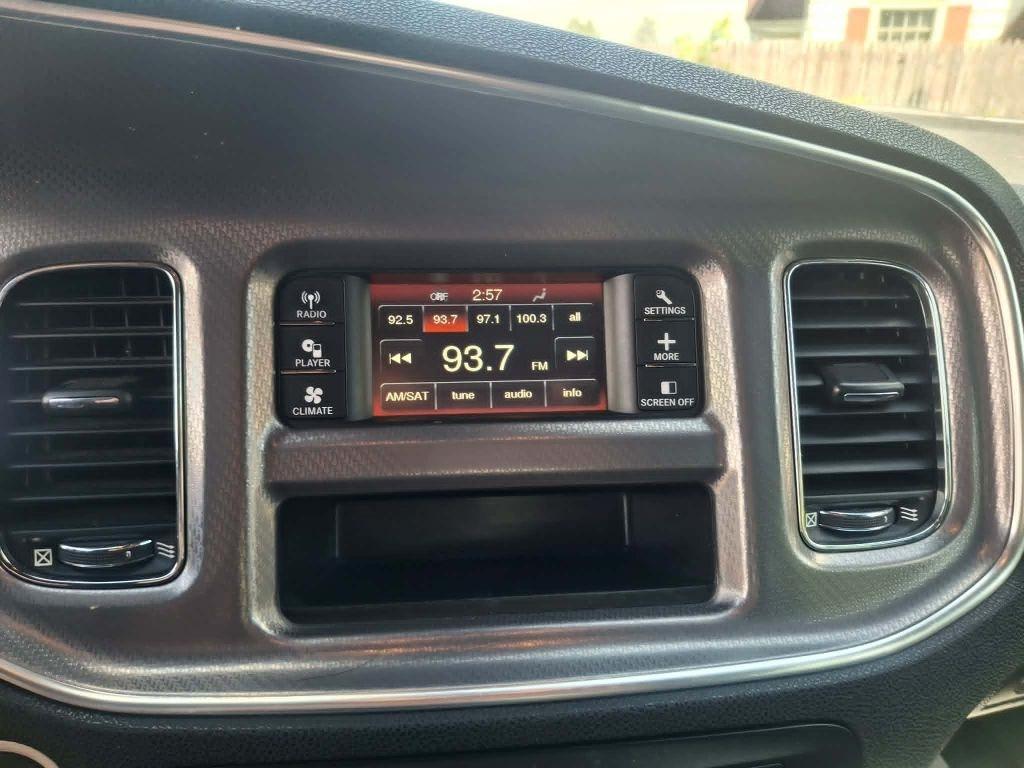Dodge Charger SE 2011