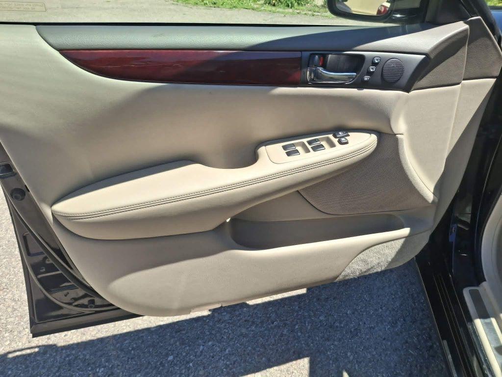 Lexus ES 300 Sedan 2002