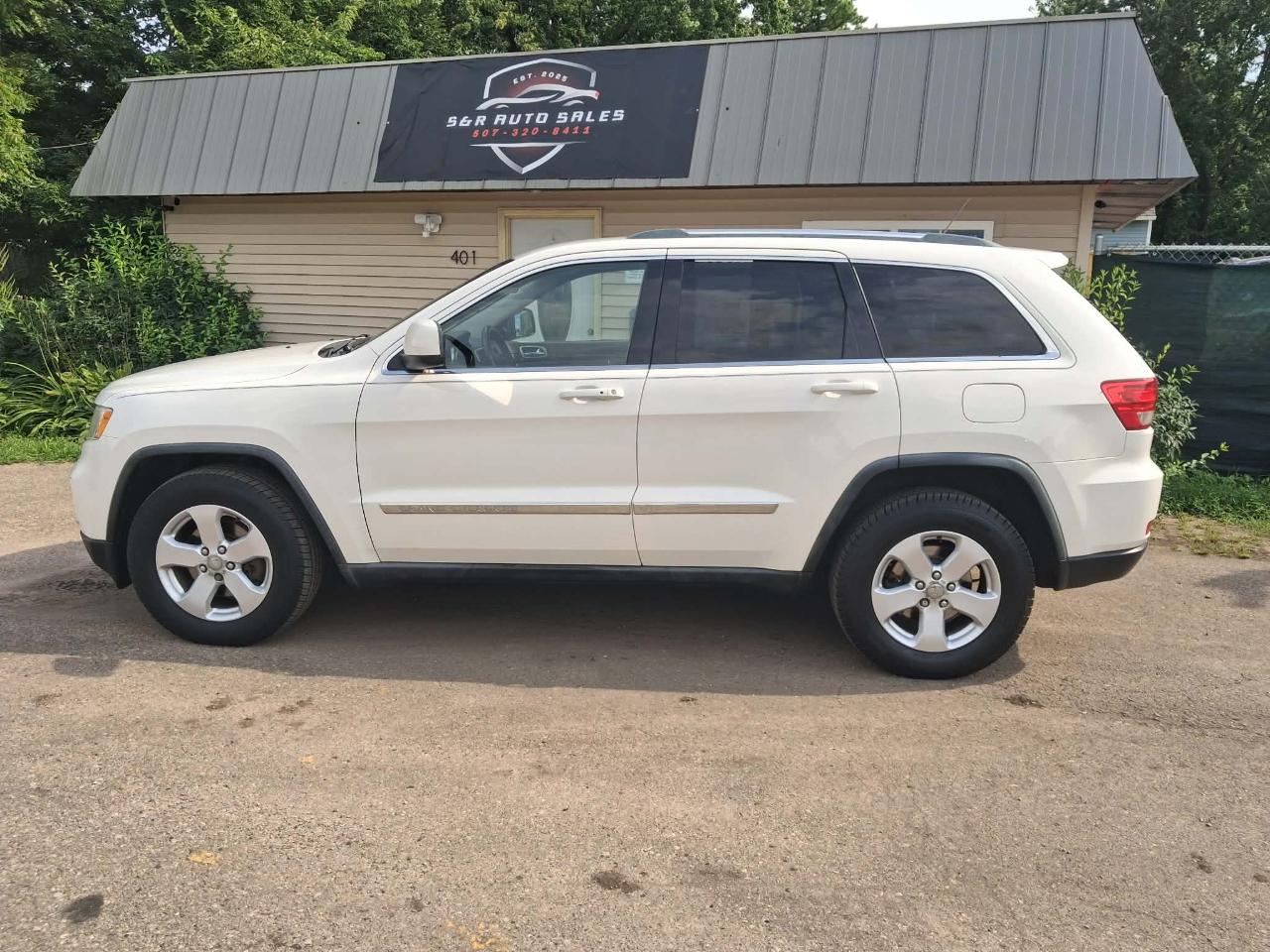 Jeep Grand Cherokee Laredo 4WD 2011