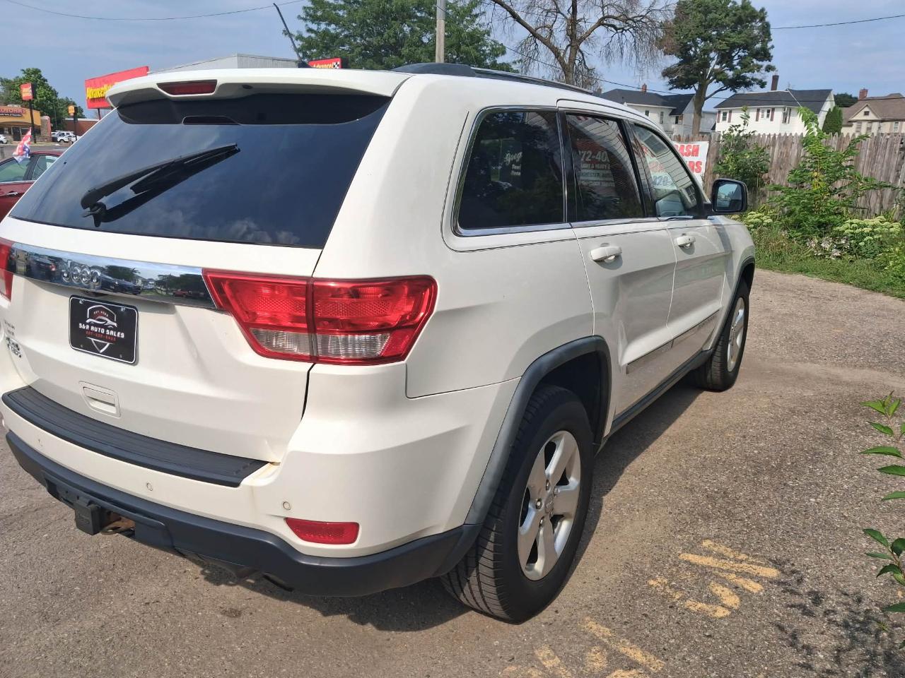 Jeep Grand Cherokee Laredo 4WD 2011