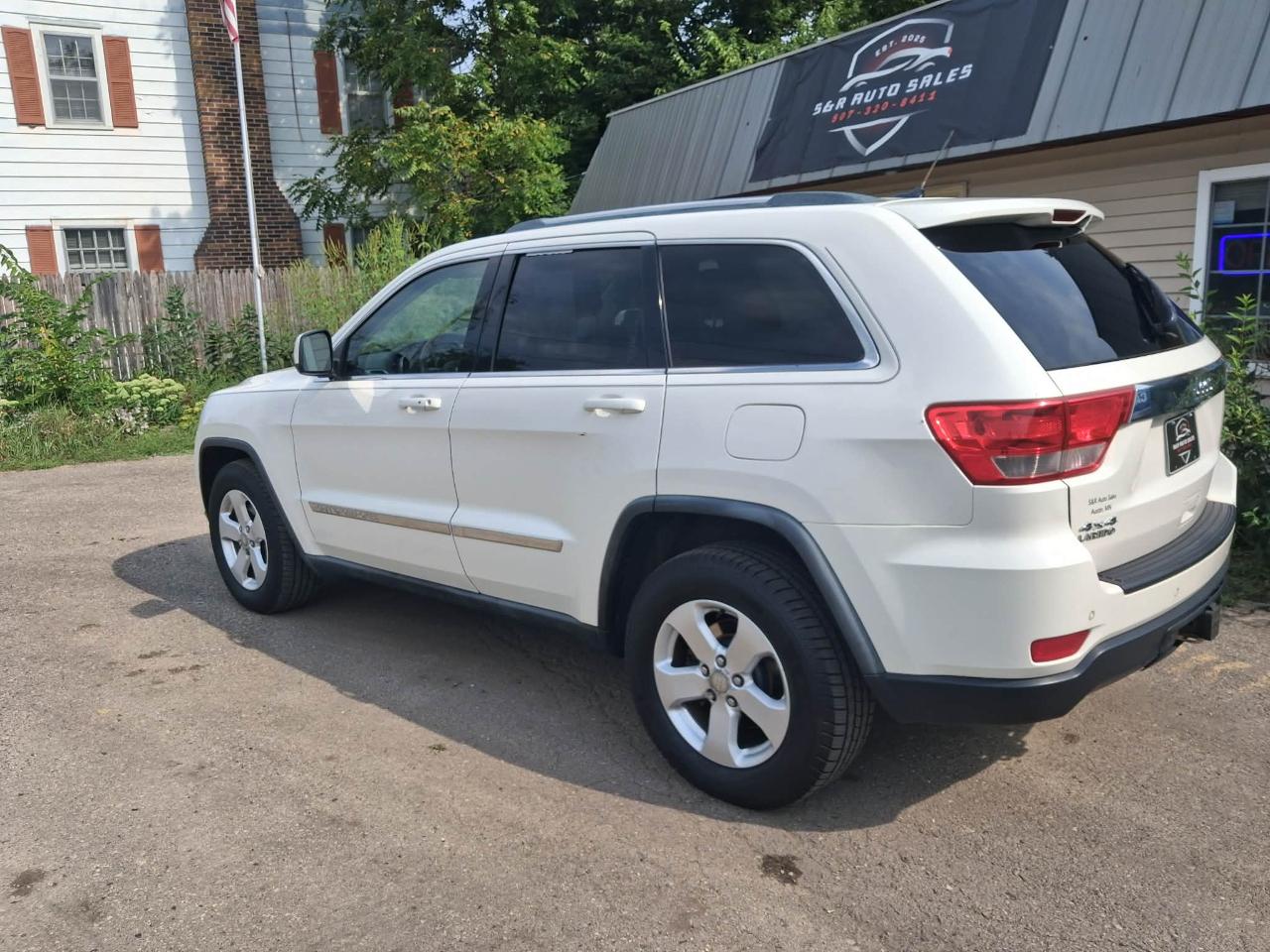 Jeep Grand Cherokee Laredo 4WD 2011