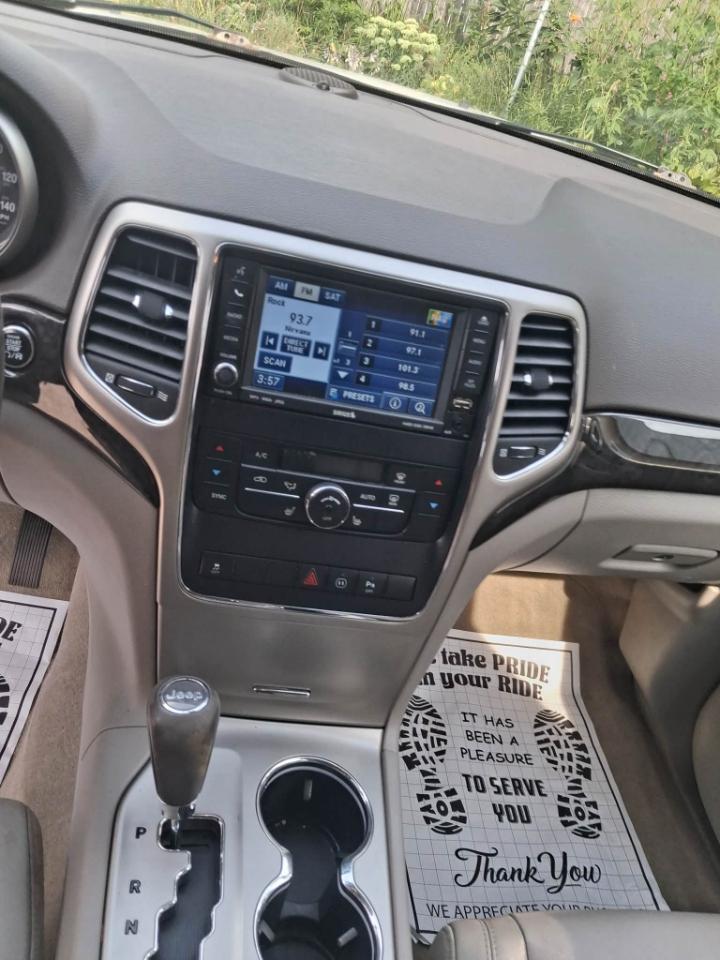 Jeep Grand Cherokee Laredo 4WD 2011