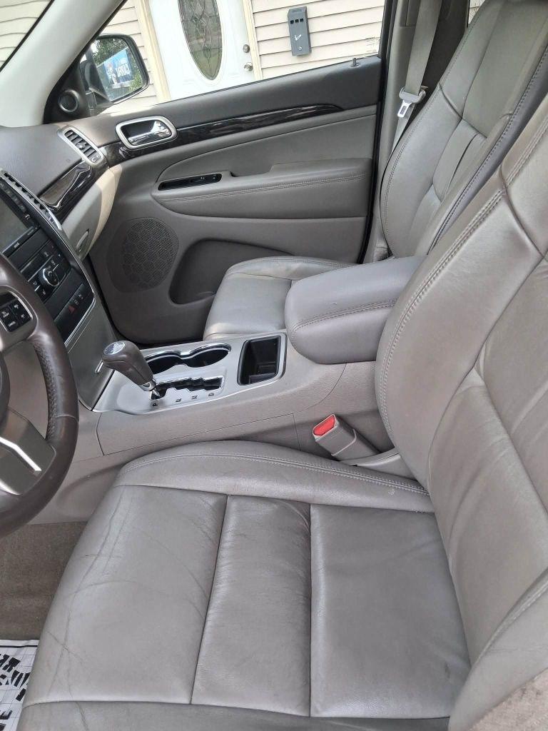 Jeep Grand Cherokee Laredo 4WD 2011