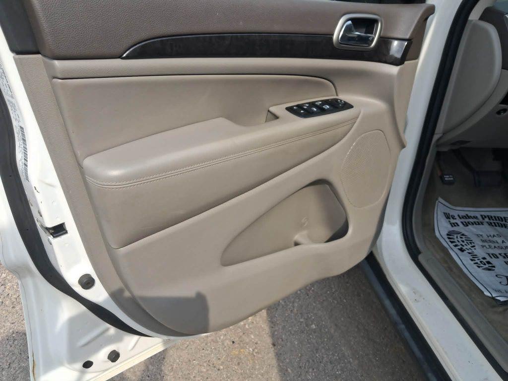 Jeep Grand Cherokee Laredo 4WD 2011
