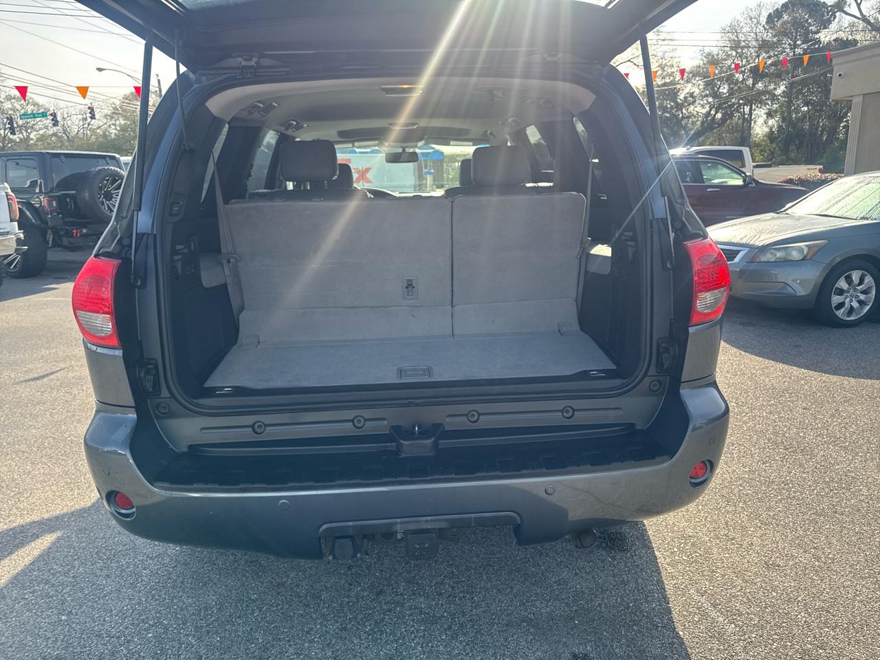 Toyota Sequoia  2010