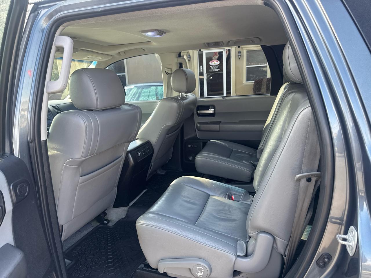 Toyota Sequoia  2010