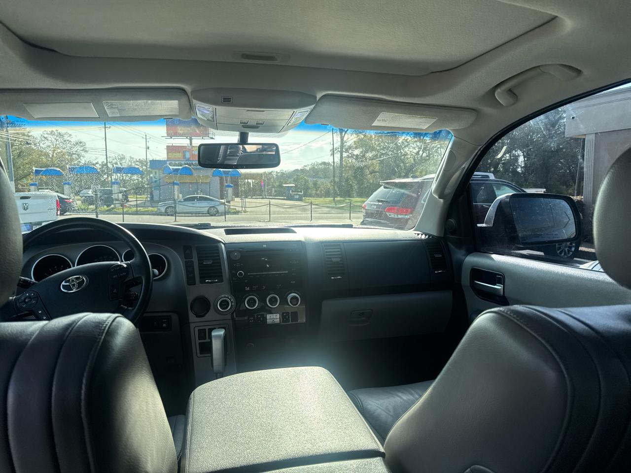 Toyota Sequoia  2010