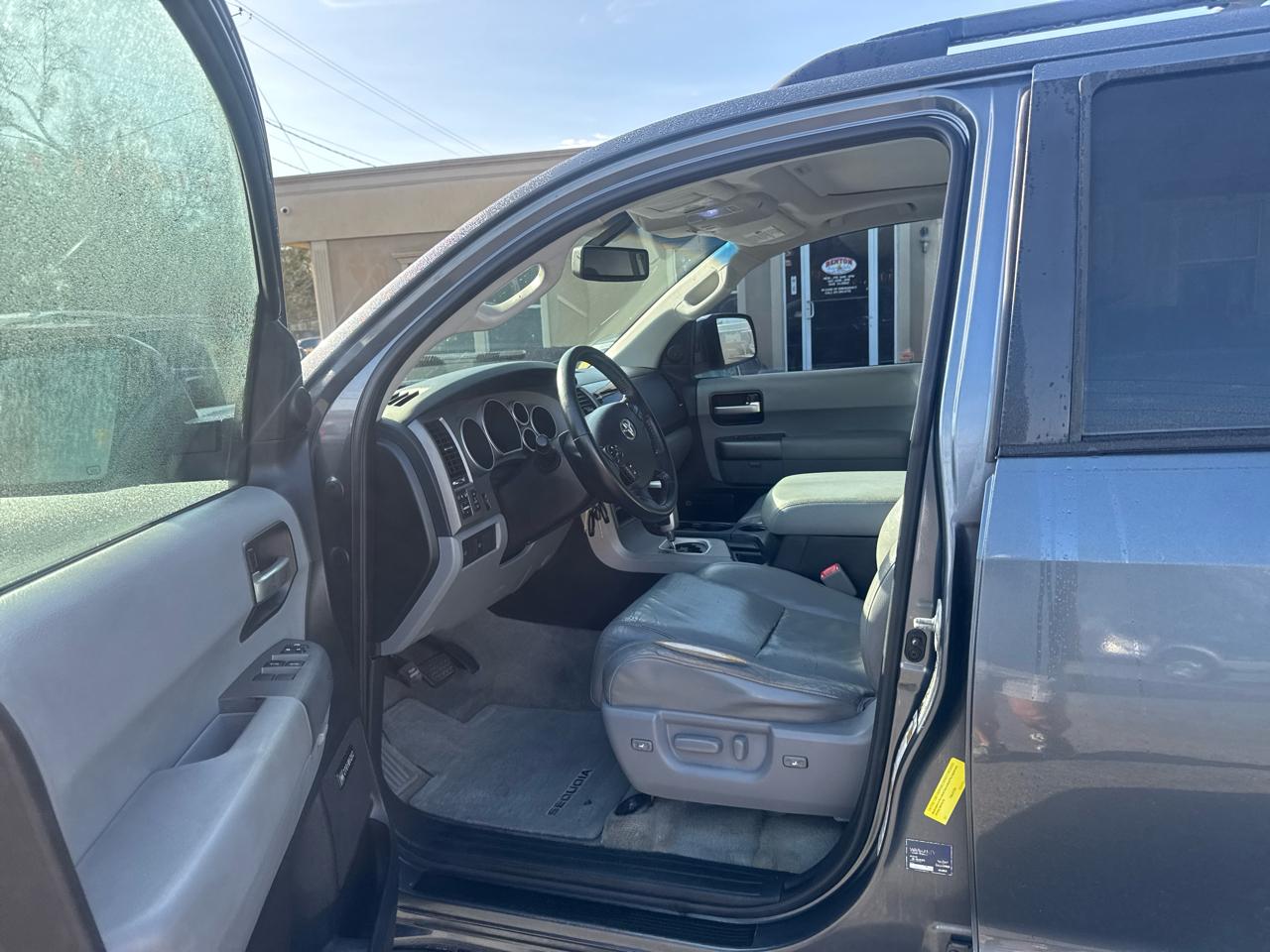 Toyota Sequoia  2010