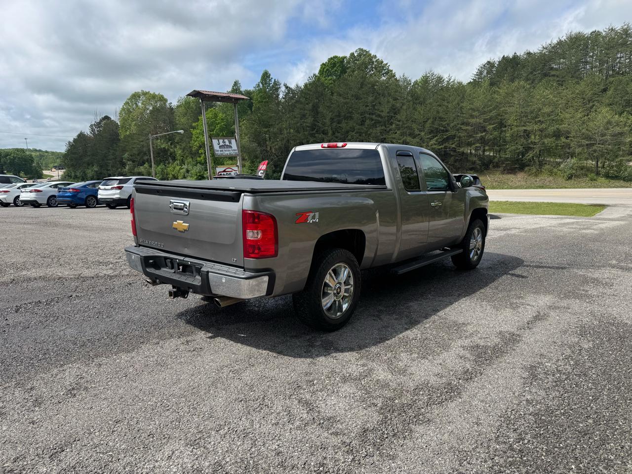 Chevrolet Silverado 1500 4WD Ext Cab 143.5" LT 2013
