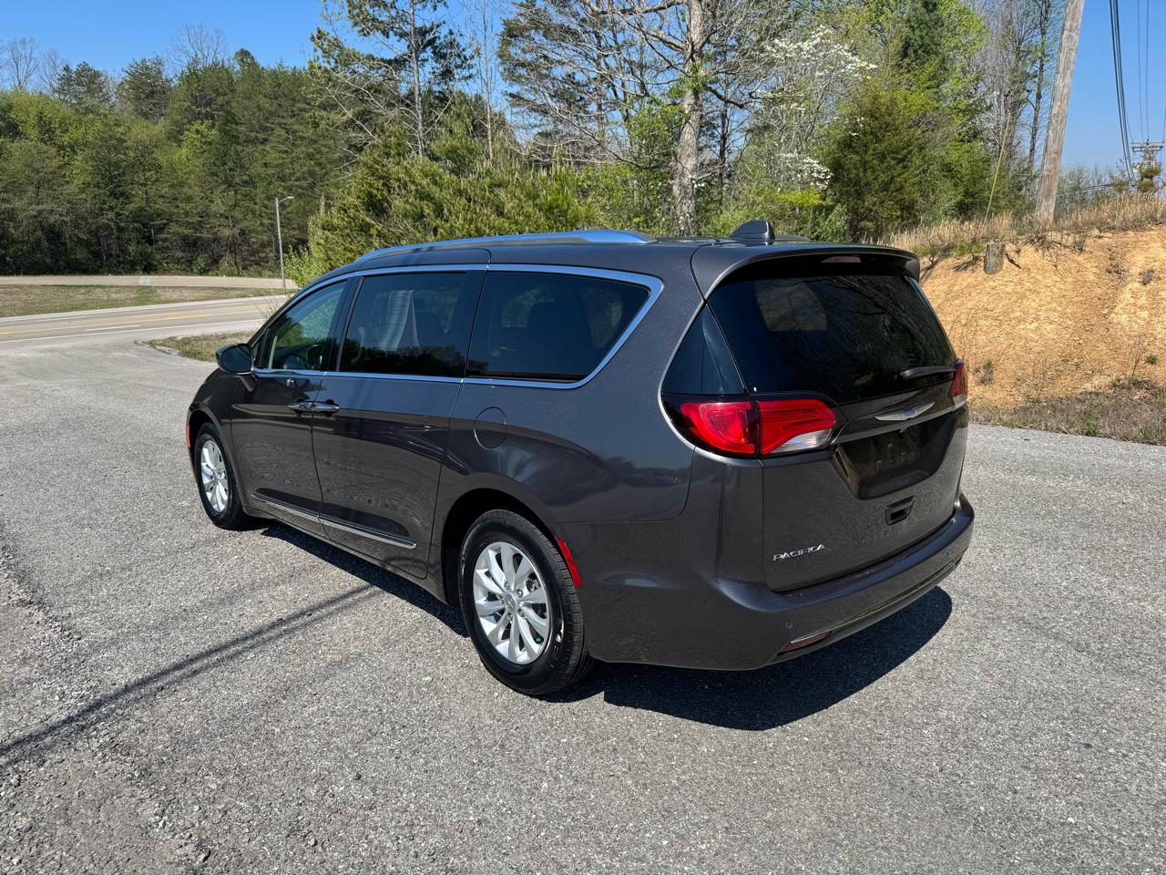 Chrysler Pacifica Touring L FWD 2018