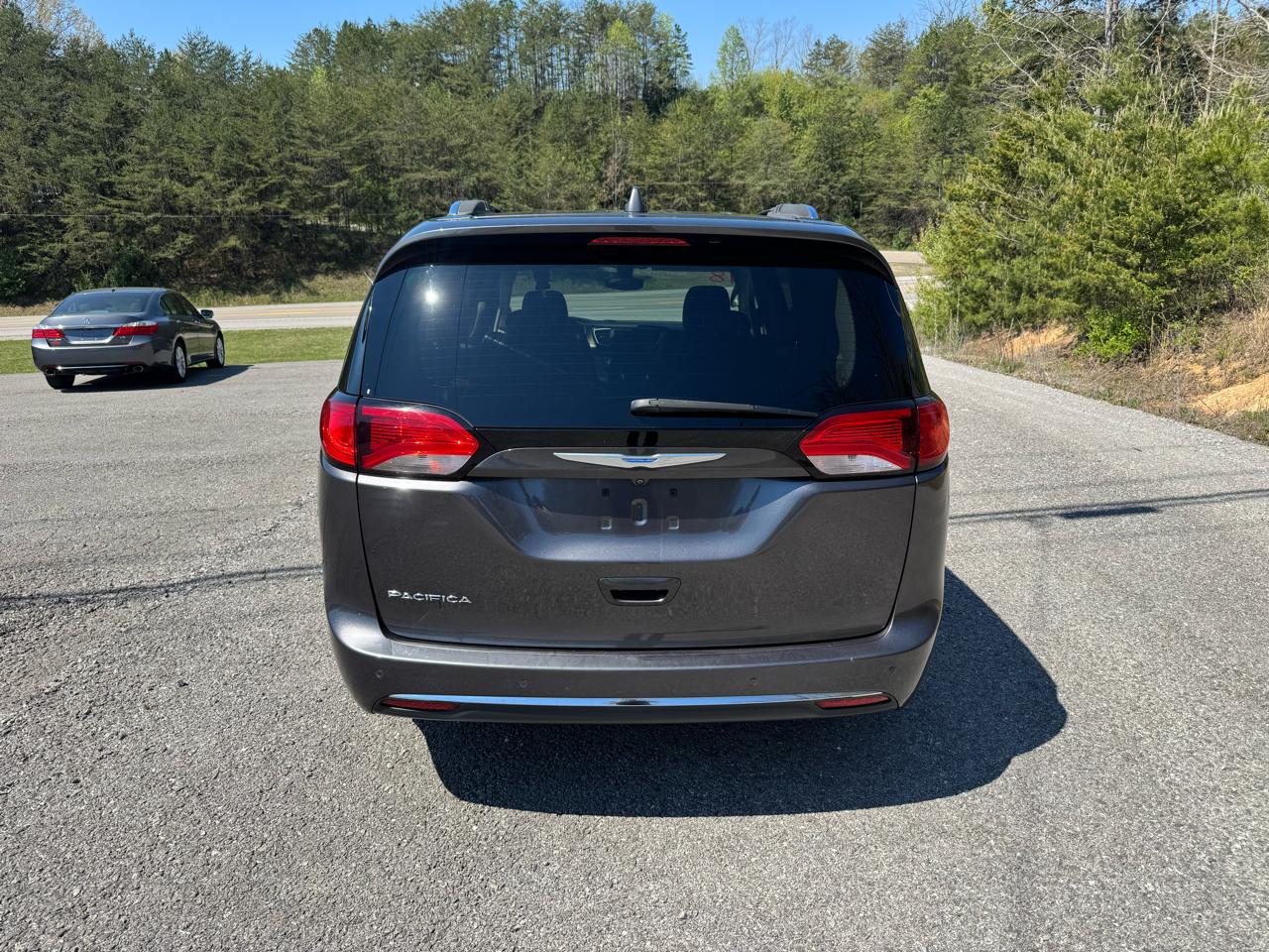 Chrysler Pacifica Touring L FWD 2018